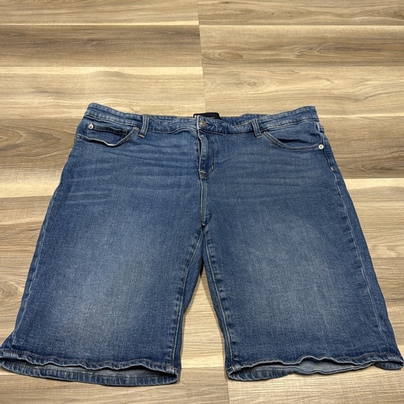 Gap Bermuda Blue Denim Jean Shorts size 34 - Picture 3 of 9